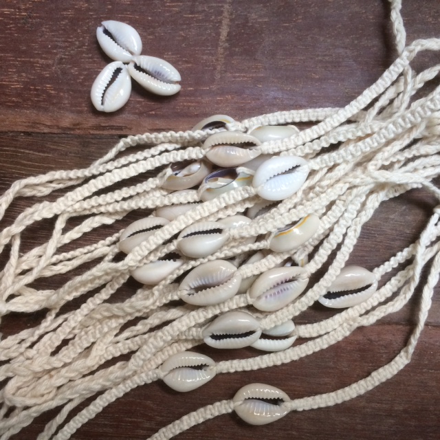 armbandjes met Kauri schelpjes