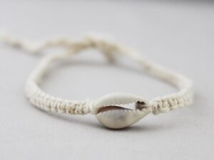 armbandje met schelpje