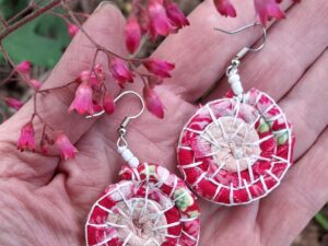 oorbellen met bloemetjes motief