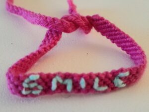 roze vriendschapsarmband