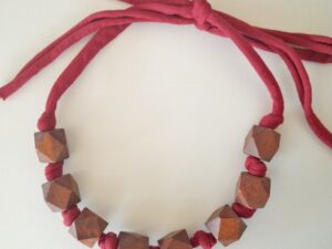 ketting met houten kralen
