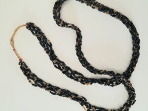 zwarte kraaltjes ketting