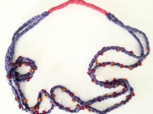 gehaakte paarse ketting