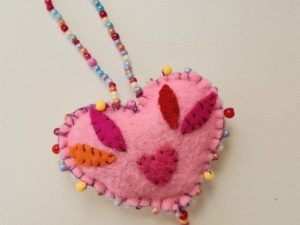 hartje van vilt roze